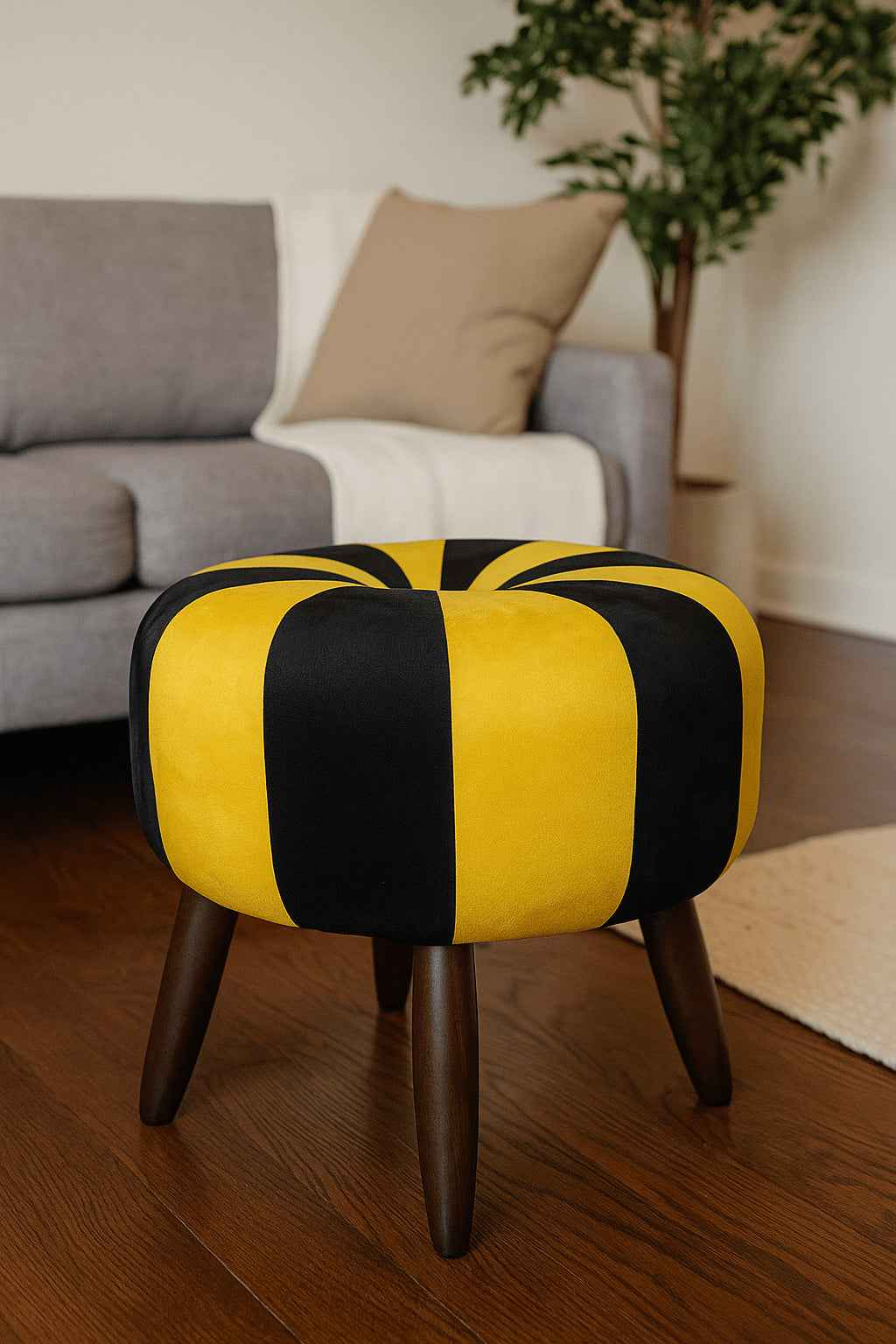 Wooden stools for sale in Pakistan